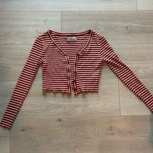 Urban Outfitters-Cropped Button-down Long Sleeve Shirt